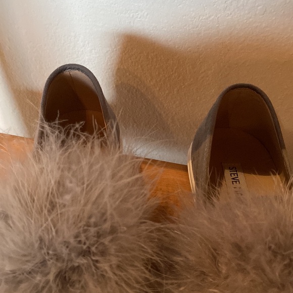 Feather Sneakers! - Picture 3 of 4